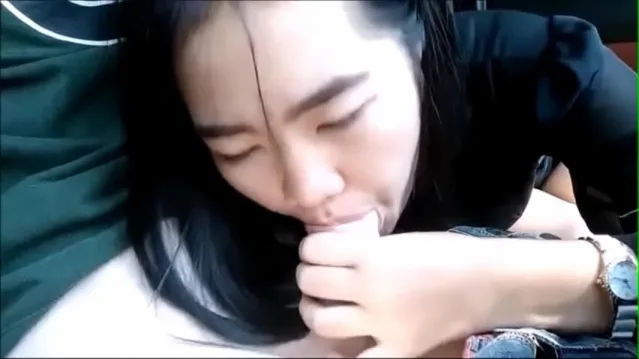 คู่รักคนไทยทนไม่ไหวแล้วพี่ แวะข้างทางเปลี่ยนโม๊กกระเจี๊ยวให้แฟนน้ำแตกคามือผู้ชายร้องดังมาก